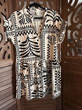 H&M Cream and Black Geometric Short Sleeve Tiered Dress- Size S